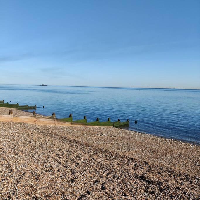 Escape To The Coast In A Luxurious Private Apartment Herne Bay Bagian luar foto