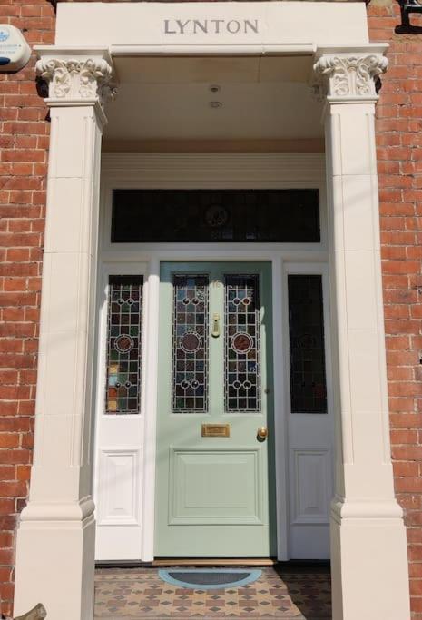 Escape To The Coast In A Luxurious Private Apartment Herne Bay Bagian luar foto
